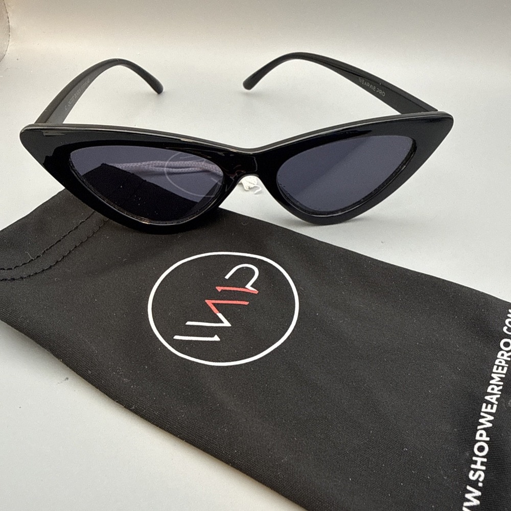WMP Authentic London Cat Eye Sunglasses Black Frame/Lens Ninties Nostalgia &case